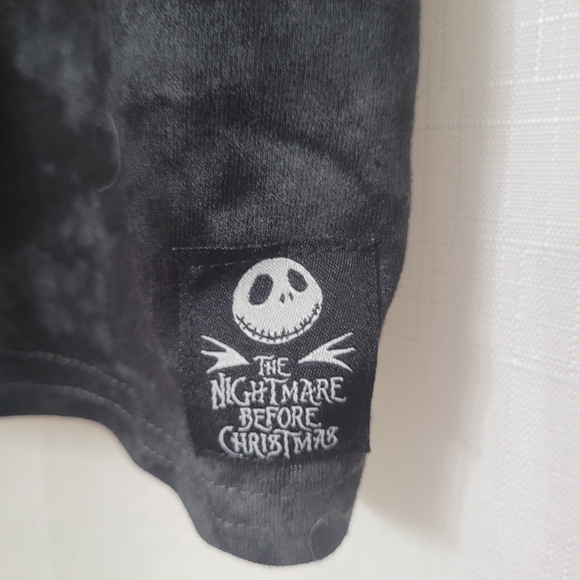 NWT Disney Women’s Nightmare Before Christmas Mineral Wash Graphic Tee Large - Picture 7 of 10